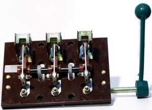 Рубильник ножевой 100А перекидной разрывной купить цена Киев купити розривний ціна Київ ручка справа