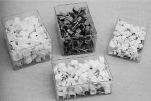 Скоба 4 мм плоская с гвоздем плаский кабельний тримач купити Київ кабельне кріплення з цвяхом плаского кабелю ціна купить Киев цена