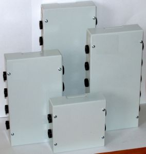 Соединительная металлическая коробка 2 ввода 8 контактов 112х135х45 IP40 112*135*45 металева електрична розподільна коробка купити Київ ціна