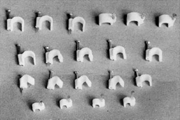 Скоба 30 мм круглая с гвоздем купить Киев цена кабельне кріплення з цвяхом купити Київ ціна