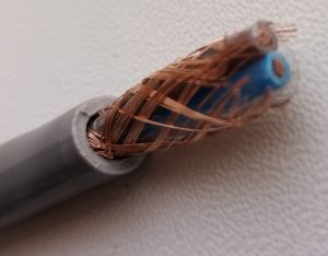 Кабель экранированный 2х0.5 негорючий медный гибкий двухжильный многопроволочная жила сечением 0.5 кв. мм в экране медного плетения внешний диаметр 6.5 мм 20 awg купить приемлемая цена liycy trvvp rvvp