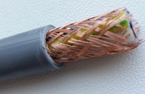 Кабель управления экранированный 4х1 негорючий медный гибкий четырехжильный многопроволочная жила сечением 1 кв. мм в экране медного плетения внешний диаметр 8.8 мм 17 awg купить приемлемая цена кабель 4 жилы в экране liycy trvvp rvvp cable 