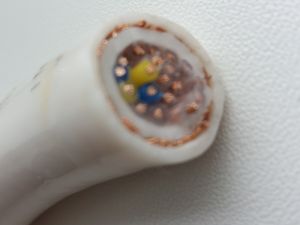 Кабель управления экранированный 19х0.5 медный гибкий 19-жильный многопроволочная жила сечением 0.5 кв. мм 20 awg в экране медного плетения внешний диаметр 16 мм купить с доставкой по Киеву приемлемая цена