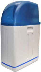 Универсальная система очистки воды 1 санузел (до 3-х человек) - очистка питьевой и технической воды из подземных источников или городского водопровода. Используется для защиты от преждевременного выхода из строя водогрейного (котлы, бойлеры, газовые колонки), сантехнического  оборудования, бытовой техники (стиральные и посудомоечные машины, джакузи, кофемашины и др.), экономии газа, электричества, моющих и чистящих средств, а также для значительного улучшения потребительских свойств воды.