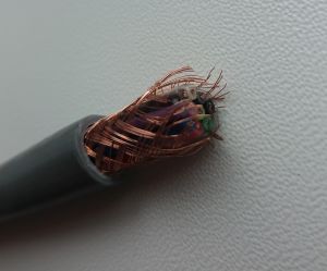 Кабель для передачи данных экранированный 9х0.25 медный гибкий 9 жильный девять многопроволочных жил сечением 0.25 кв. мм в экране медного плетения внешний диаметр 7.7 мм liycy data cable 9 x 0.25 24 awg купить за приемлемую цену trvvp rvvp